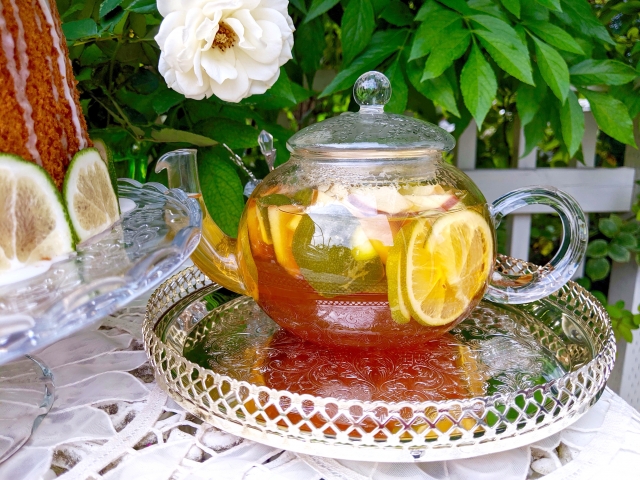 ウッドデッキでのお茶タイム